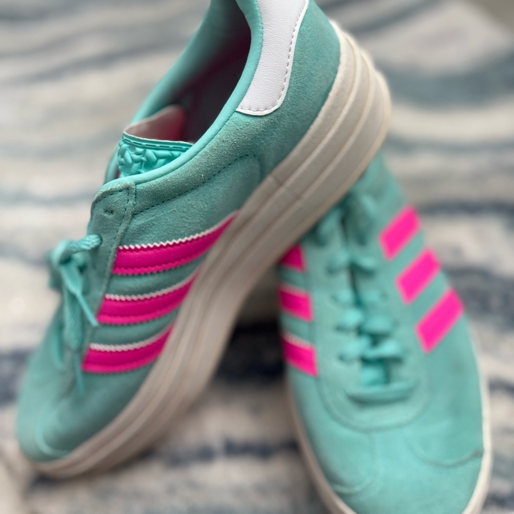 Adidas Women's Tiffany blue  and Pink Gazelle Sneakers size 7.5.